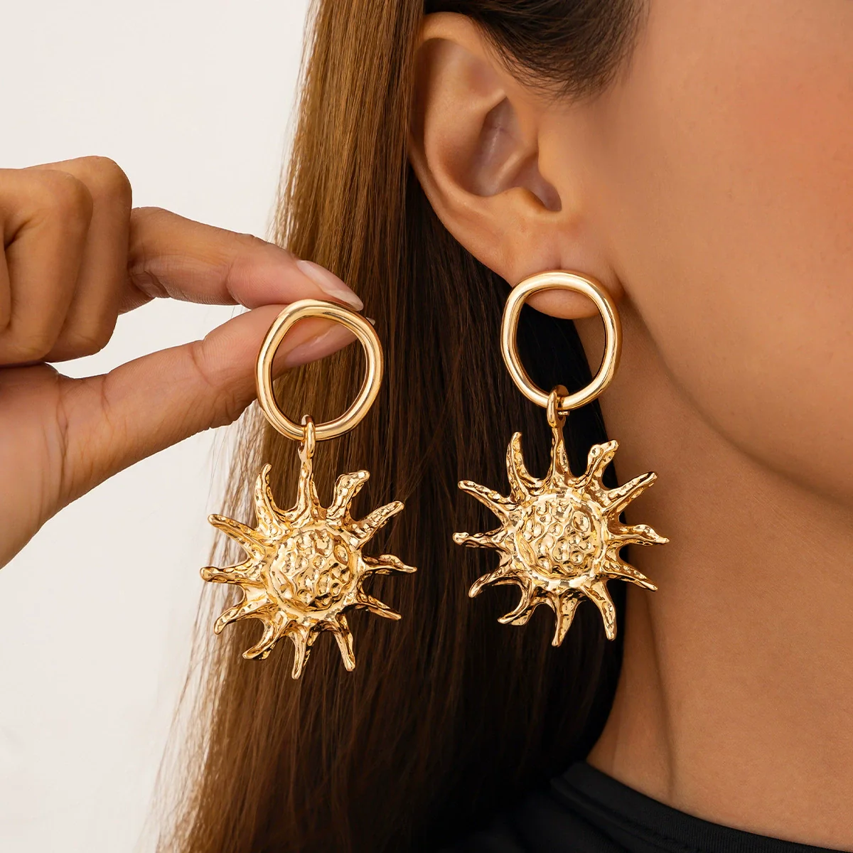 Wholesale Women's Geometric Irregular Pleated Zinc Alloy Earrings With Electroplating Treatment - Image 4