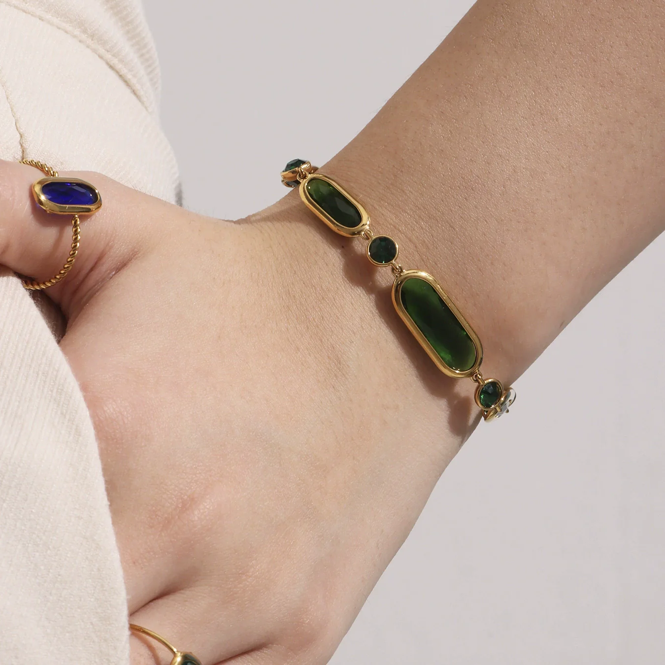 Wholesale Women's Geometric Rectangular Round Faceted Stainless Steel And Glass Stone Electroplated Bracelet With Midcentury And Ancient Style - Image 4