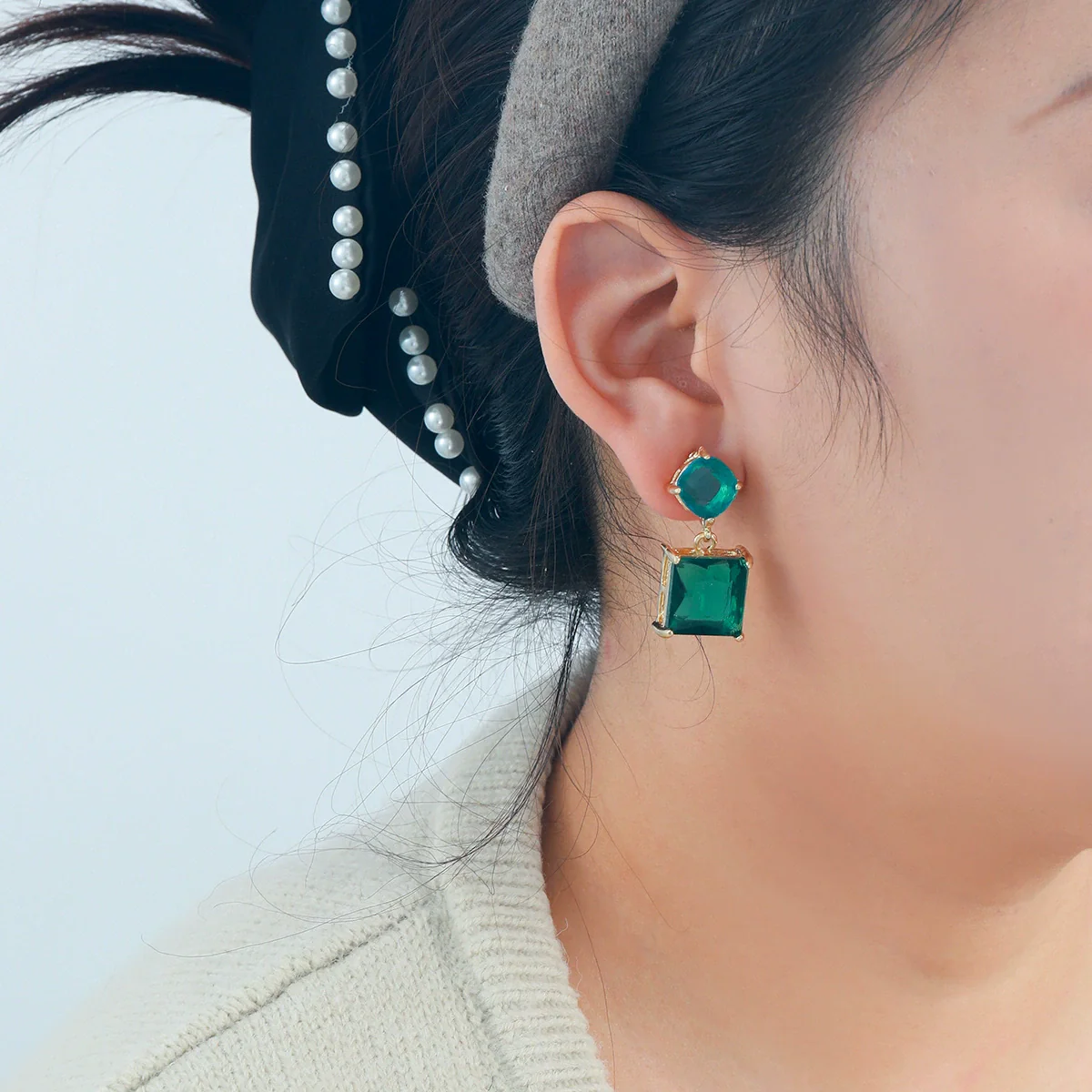 Wholesale Women's Geometric Rhinestone Earrings Elegant And Fashionable - Image 3