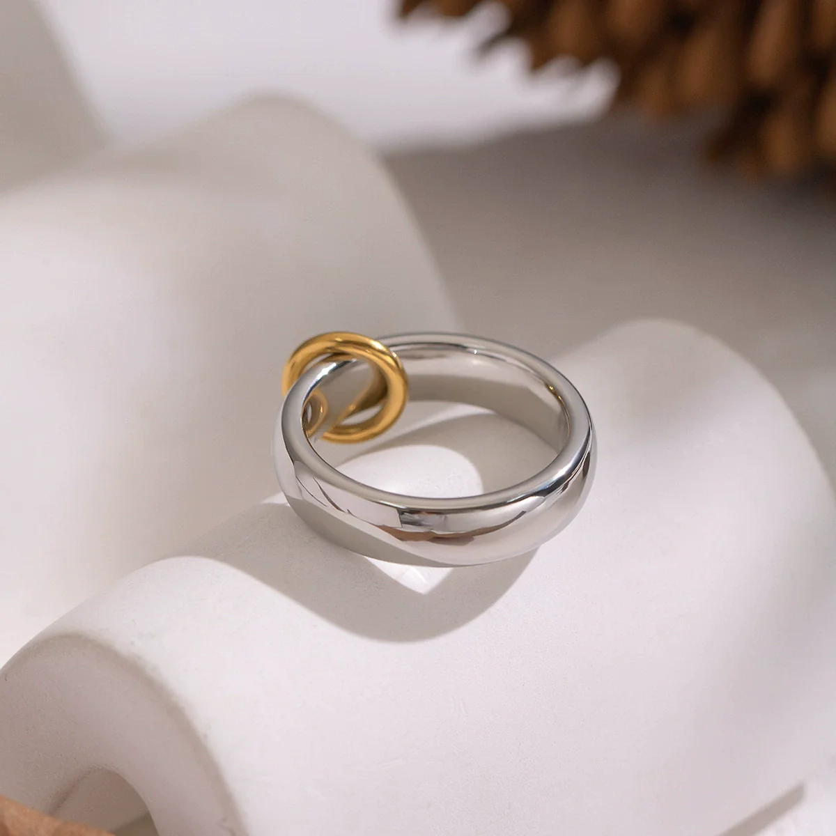Wholesale Women's Geometric Round Stainless Steel Ring With Pvd Furnace Vacuum Real Gold Plating And Gold And Silver Mixed Color