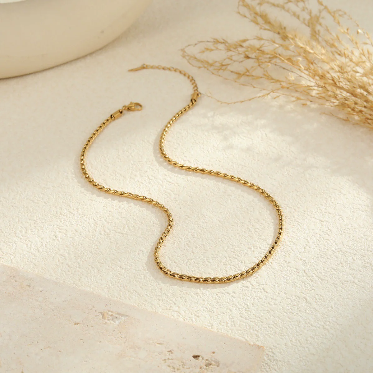 Wholesale Women's Geometric Stainless Steel 18K Gold Plated Chain Necklace Light Luxury Minimalist Fashionable Jewelry - Image 4