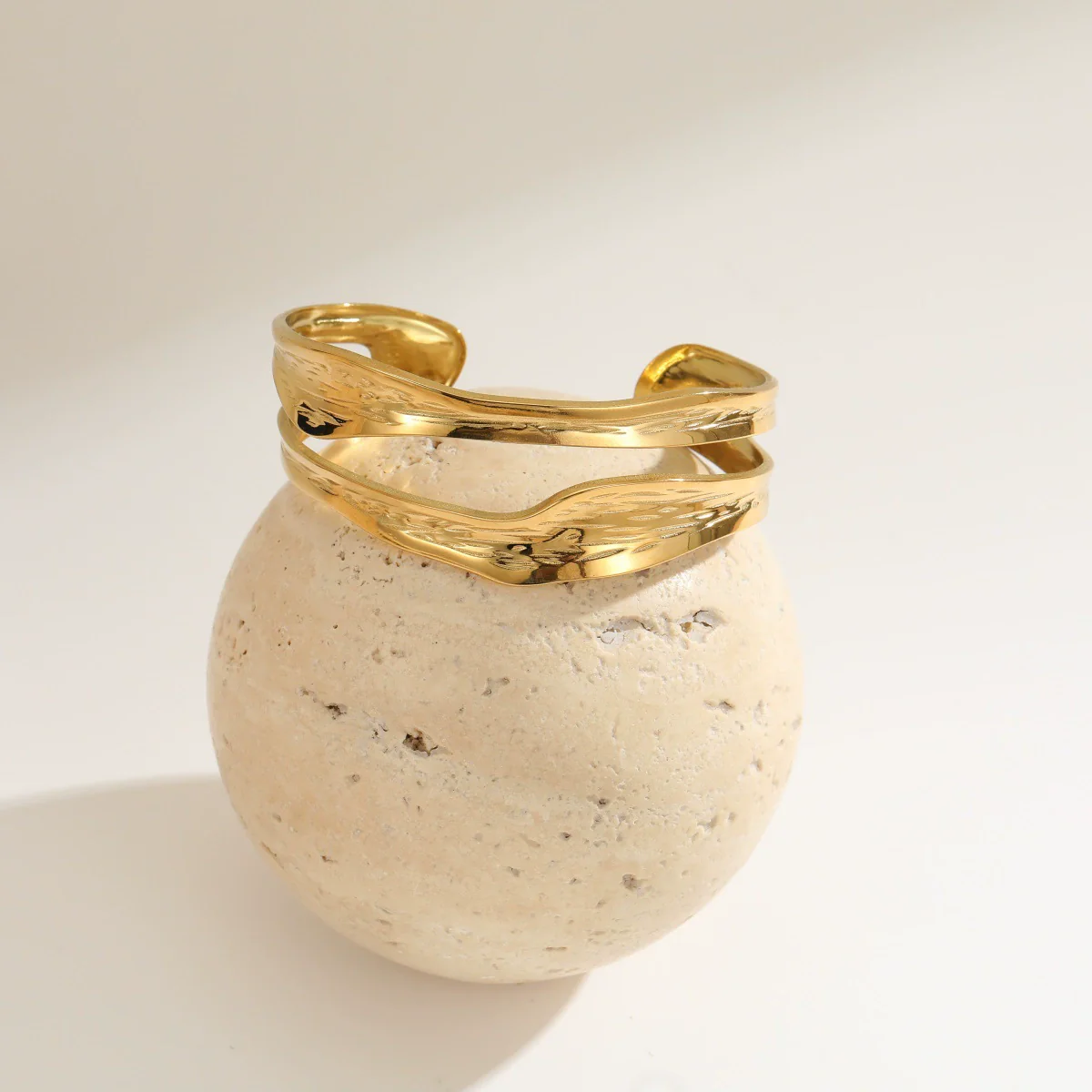 Wholesale Women's Geometric Stainless Steel 18K Gold Plated Fashion Bracelet - Image 4