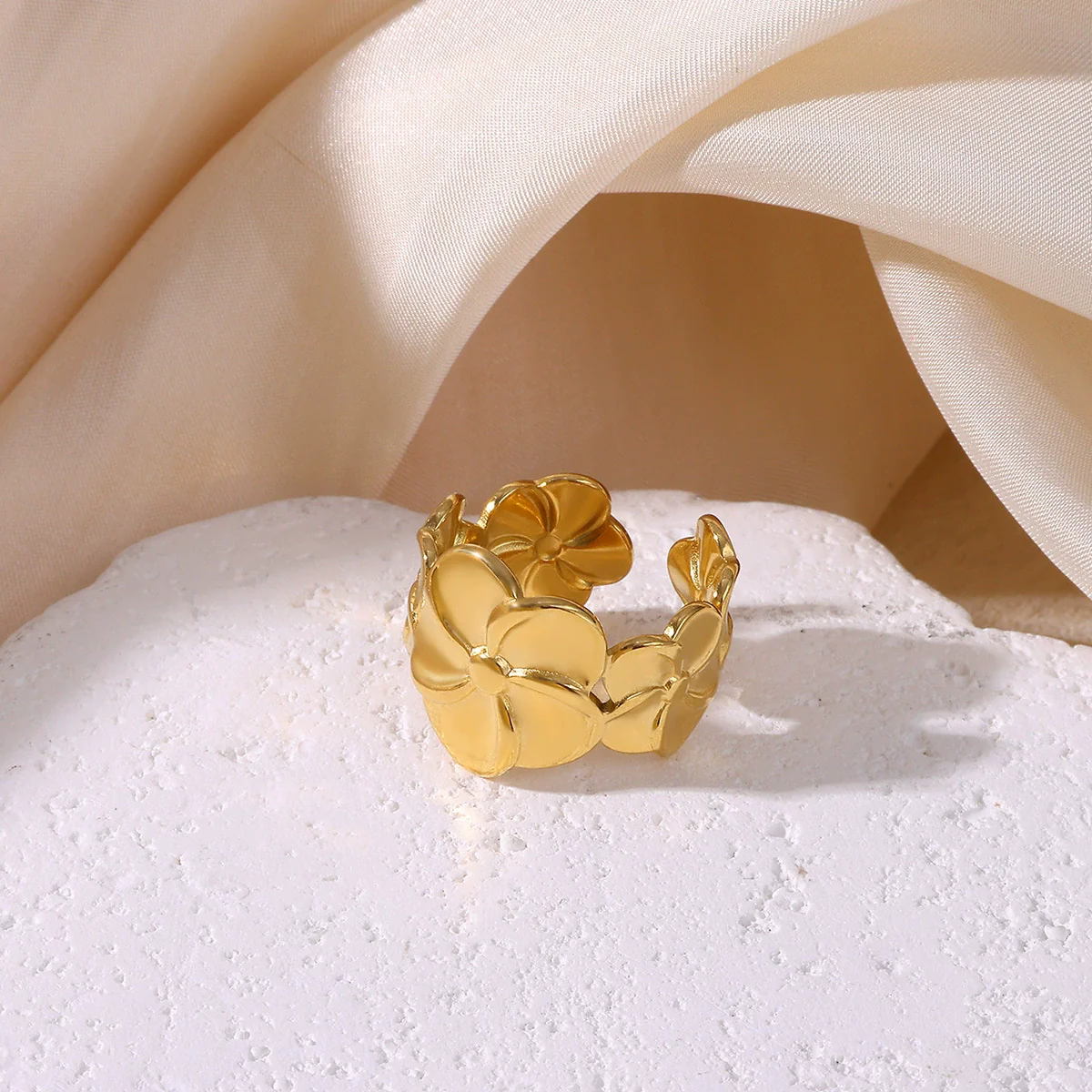 Wholesale Women's Geometric Stainless Steel 18K Gold Plated Ring Hand Jewelry - Image 3