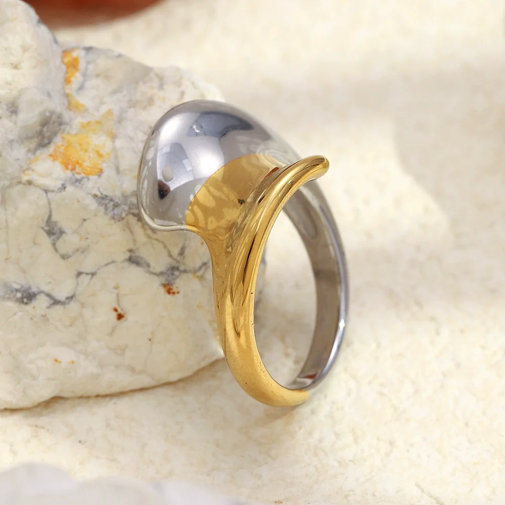 Wholesale Women's Geometric Stainless Steel 18K Gold Plated Twisted Symmetrical Ring Light Luxury Style - Image 3