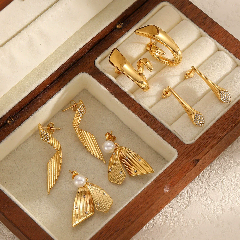 Wholesale Women's Geometric Stainless Steel Earrings With Wing Texture Pvd Furnace Vacuum Real Gold Plating - Image 2