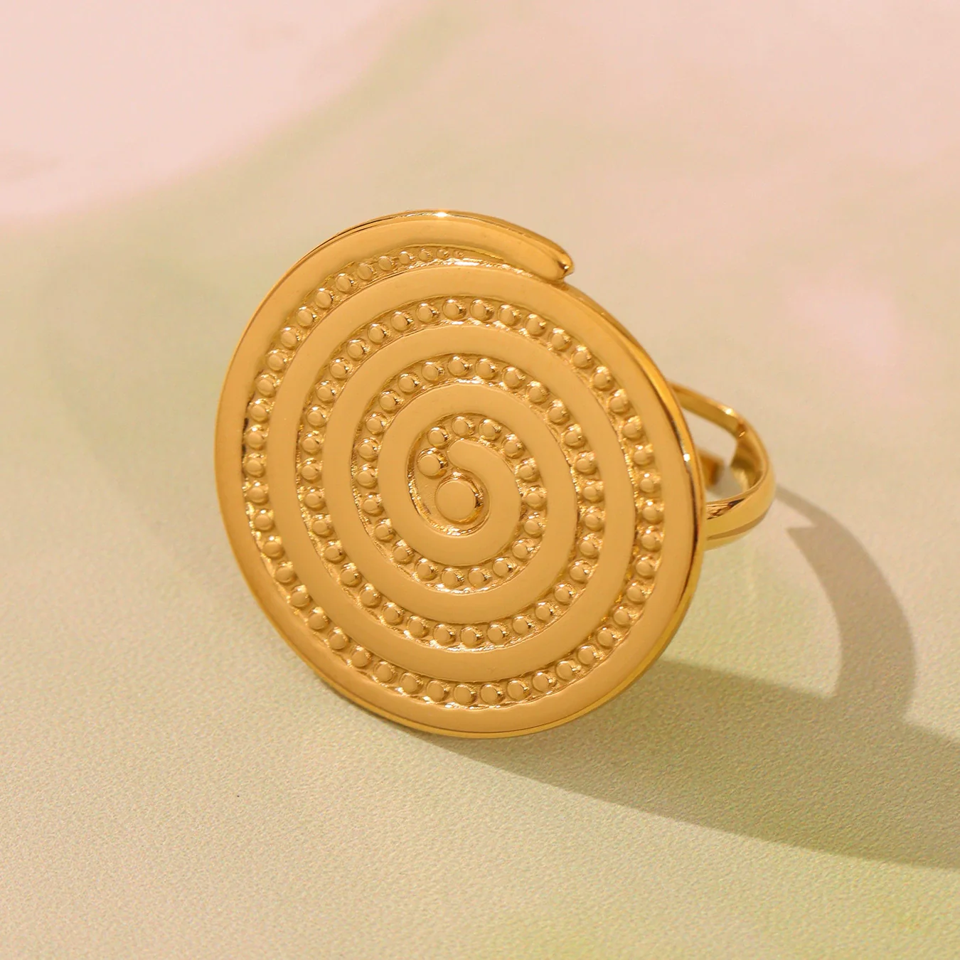 Wholesale Women's Geometric Stainless Steel Electroplated 18K Gold Ferris Wheel Ring With Mosquito Coil Texture - Image 4