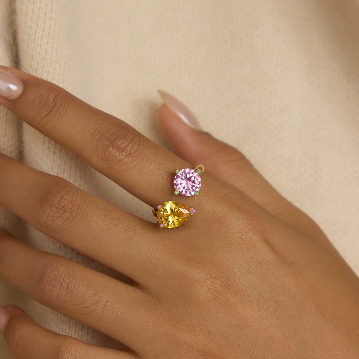 Wholesale Women's Geometric Stainless Steel Electroplated 18K Gold Yellow And Pink Dropshaped Zircon Ring Accessories - Image 2