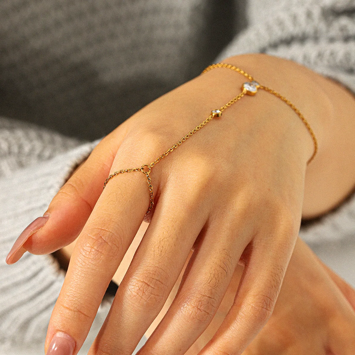 Wholesale Women's Geometric Stainless Steel Electroplated Bracelet And Finger Chain Jewelry - Image 3