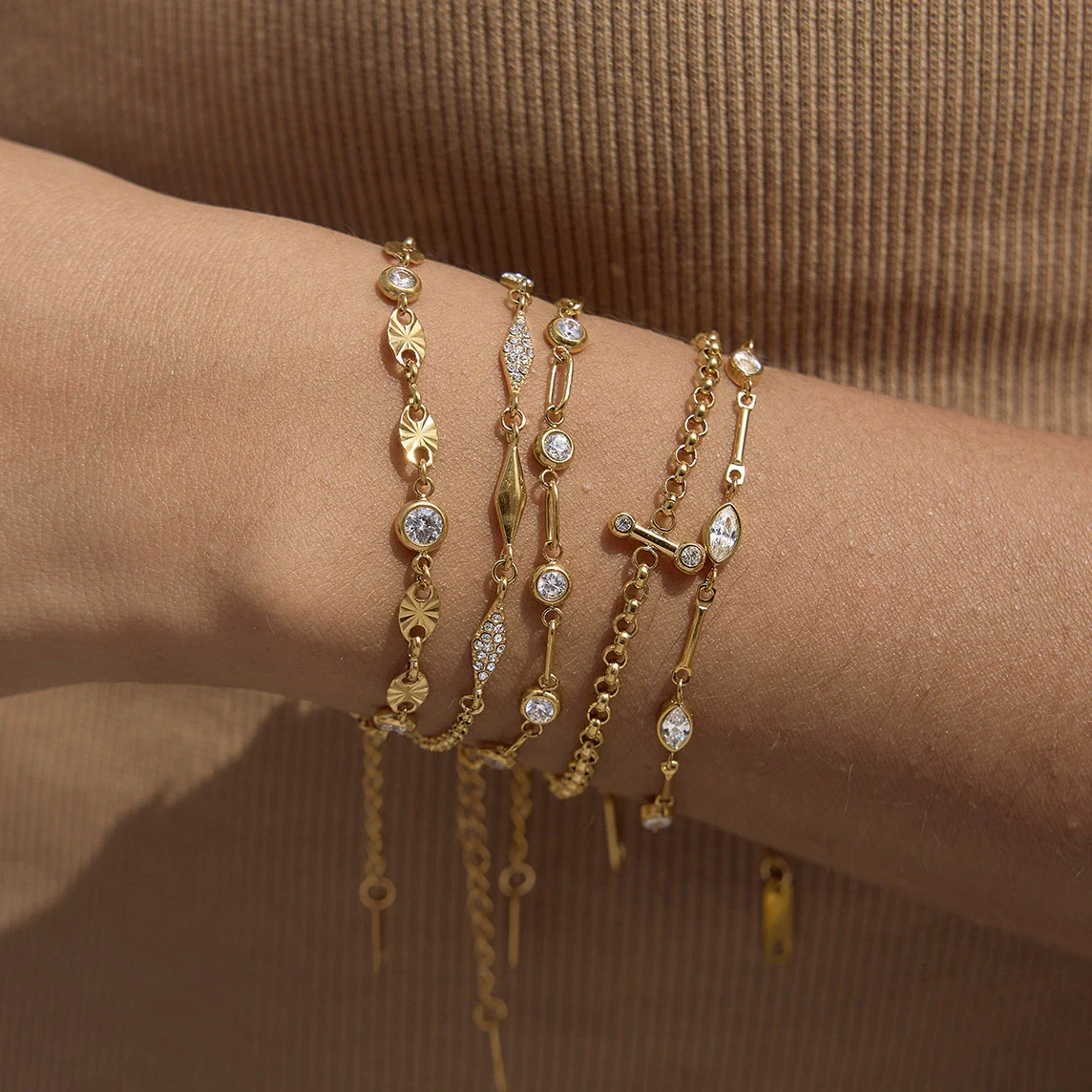 Wholesale Women's Geometric Stainless Steel Electroplated Bracelet Light Luxury Niche Stackable Jewelry - Image 3
