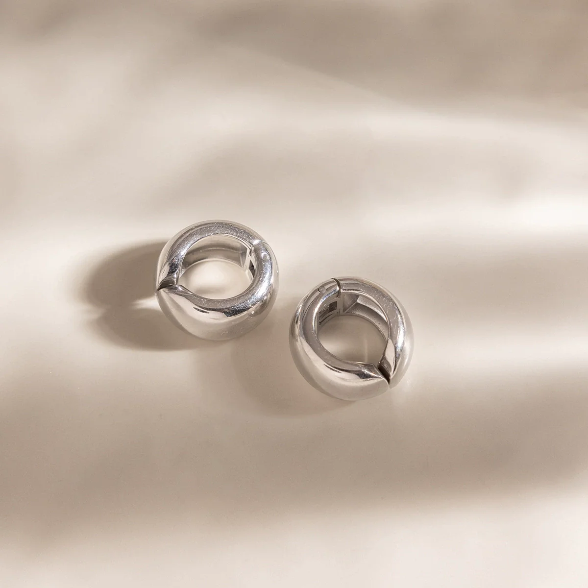 Wholesale Women's Geometric Stainless Steel Electroplated Ear Clips Jewelry - Image 4