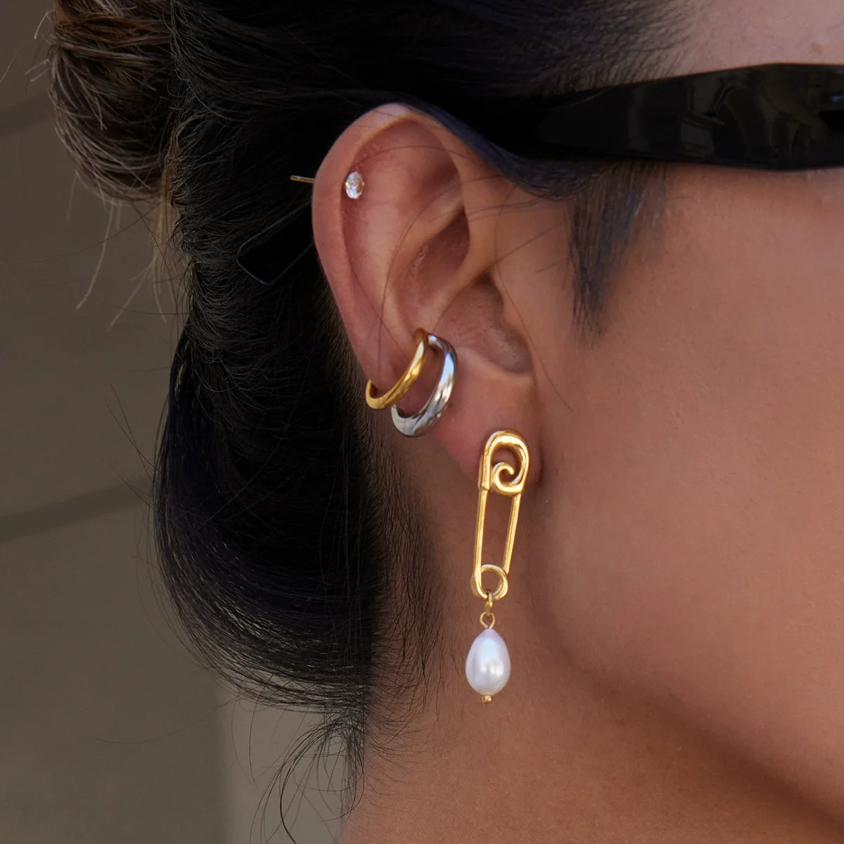 Wholesale Women's Geometric Stainless Steel Electroplated Freshwater Pearl Earrings - Image 3