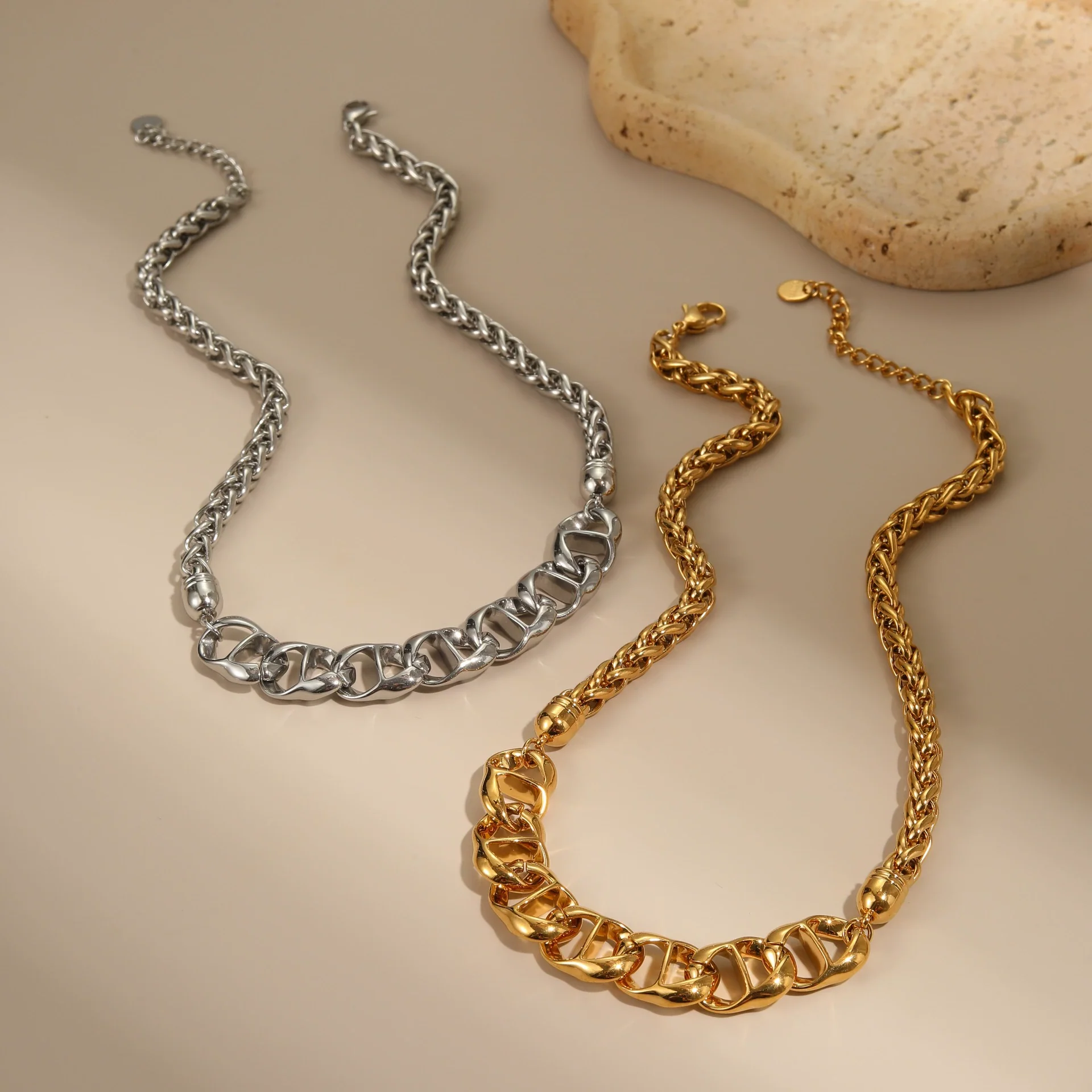 Wholesale Women's Geometric Stainless Steel Electroplated Necklace For Autumn And Winter