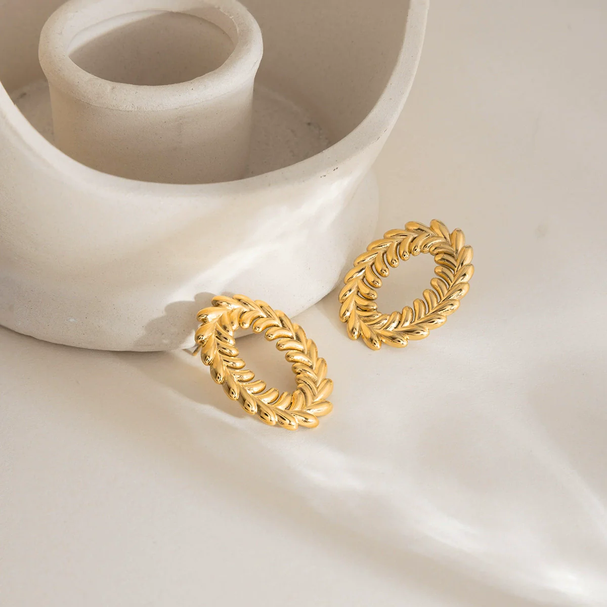 Wholesale Women's Geometric Stainless Steel Electroplated Oshaped Earrings Fashion Retro Jewelry - Image 4