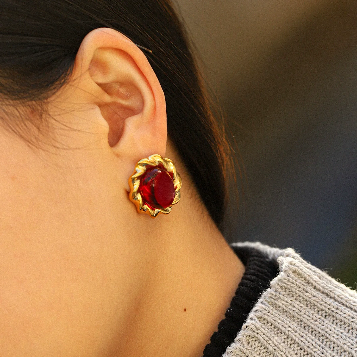 Wholesale Women's Geometric Stainless Steel Electroplated Stud Earrings Vintage Luxury Jewelry - Image 4