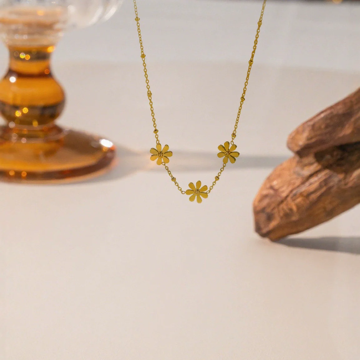 Wholesale Women's Geometric Titanium Steel Electroplated Daisy Pendant O Word Chain Necklace - Image 4