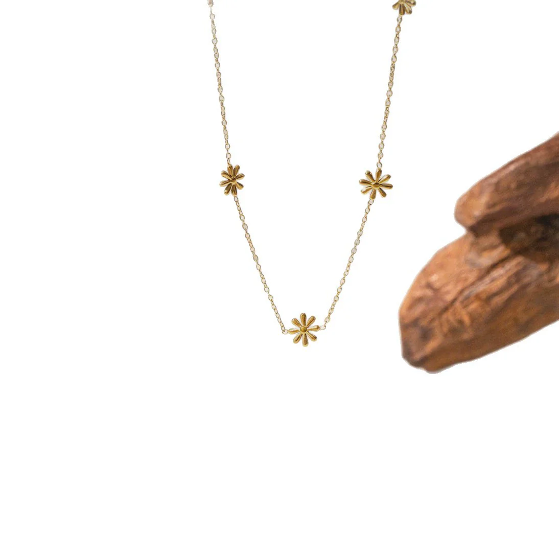 Wholesale Women's Geometric Titanium Steel Electroplated Daisy Pendant O Word Chain Necklace - Image 5