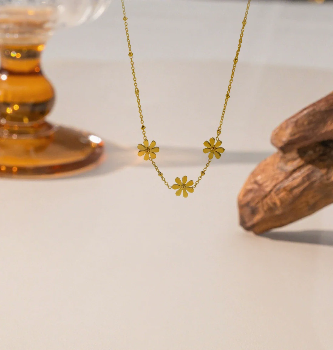 Wholesale Women's Geometric Titanium Steel Electroplated Daisy Pendant O Word Chain Necklace - Image 6