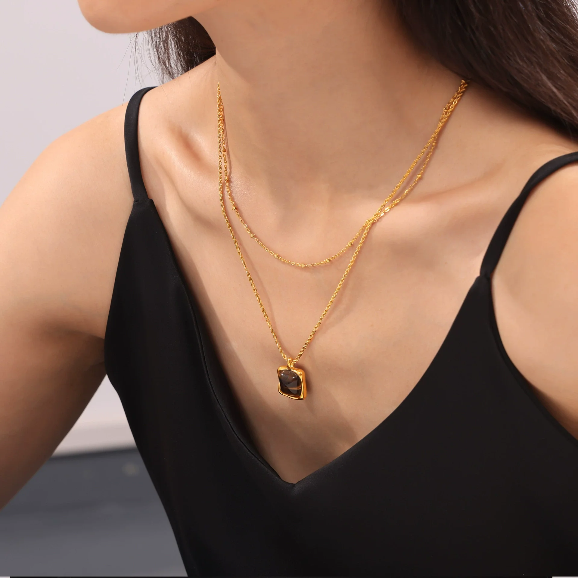 Wholesale Women's Geometric Titanium Steel Inlaid Tiger's Eye Stone Pendant Necklace With 18K Gold Plated Electroplating And Twist Chain
