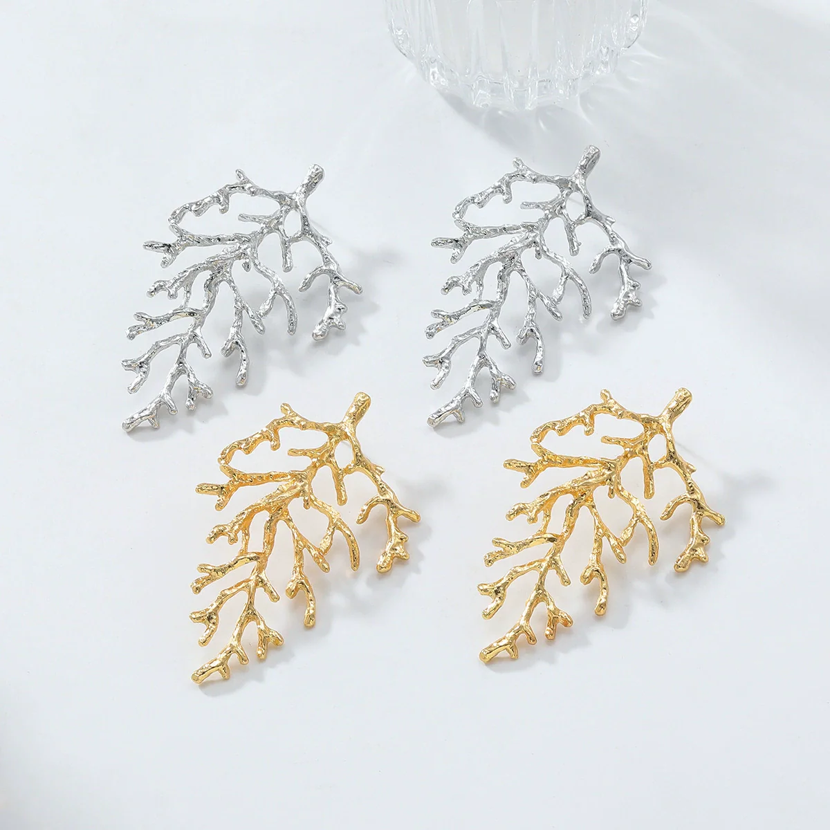 Wholesale Women's Geometric Zinc Alloy Electroplating Fashion Light Luxury Exaggerated Leaves Earrings - Image 3