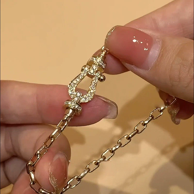 Wholesale Women's Geometric Zirconia Copper Plastic Horseshoe Buckle Chain Bracelet Light Luxury Cool Style - Image 3