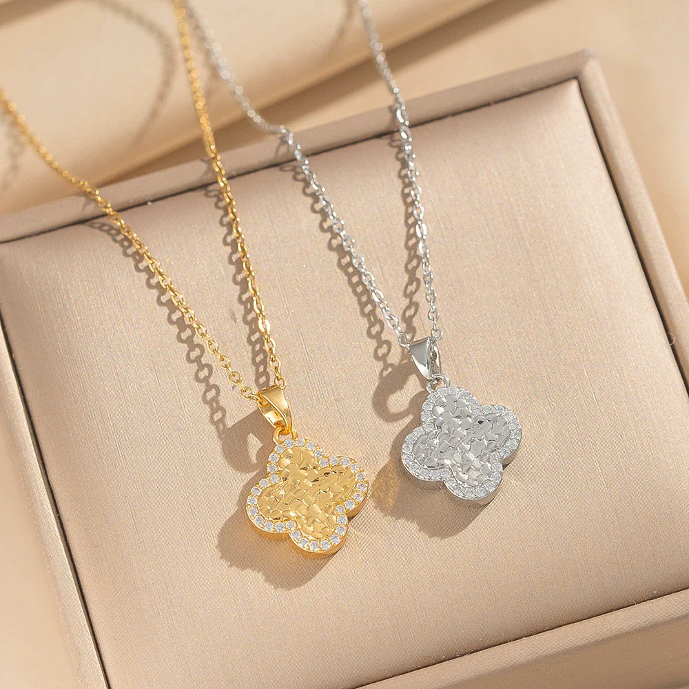 Wholesale Women's Gold Plated Copper And Zircon Fourleaf Clover Pendant Necklace With O Word Chain Light Luxury Style
