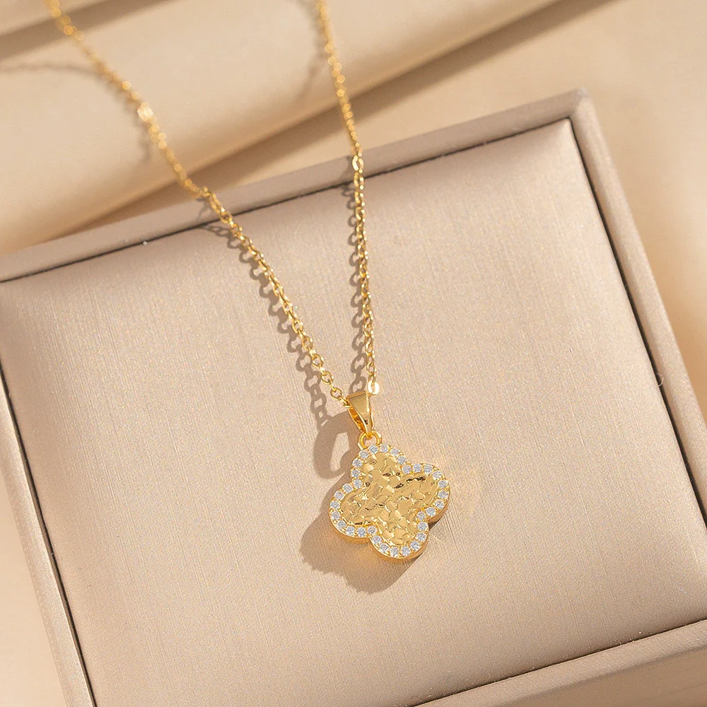 Wholesale Women's Gold Plated Copper And Zircon Fourleaf Clover Pendant Necklace With O Word Chain Light Luxury Style - Image 2