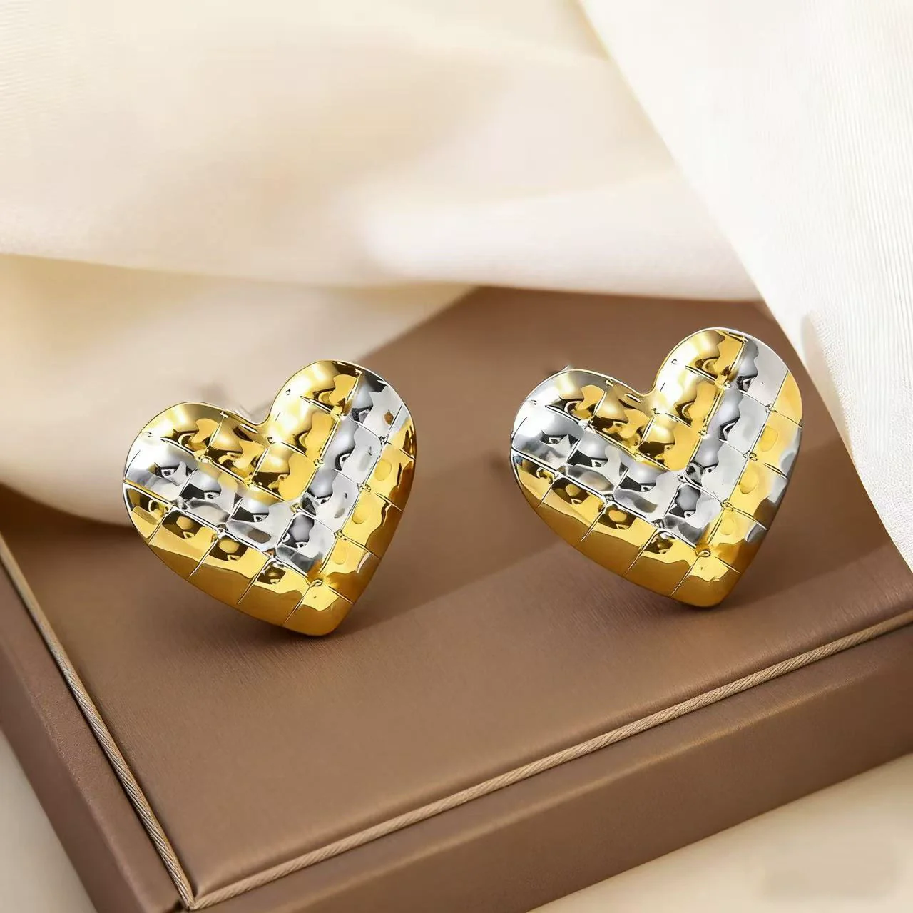 Wholesale Women's Hammered Electroplated Geometric Heart Stainless Steel Earrings Sweet And Cool Ins Style