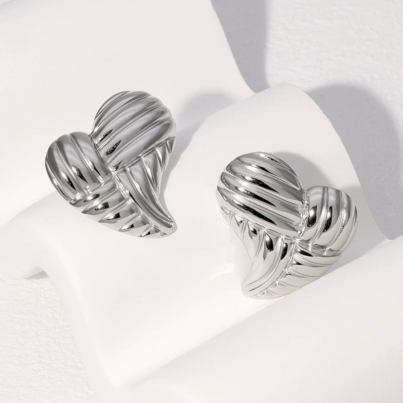 Wholesale Women's Heart Striped Asymmetric Titanium Steel And Stainless Steel Earrings With Electroplating - Image 3