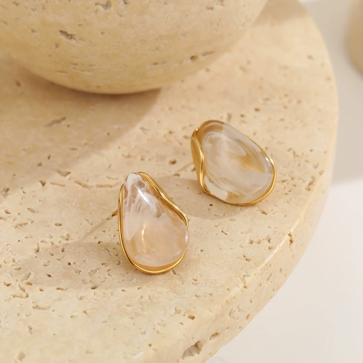 Wholesale Women's Highend Electroplated Resin And Stainless Steel Metal Splicing Earrings - Image 4