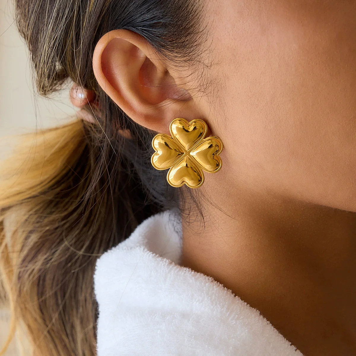 Wholesale Women's Highend Geometric Fourleaf Clover Stainless Steel Electroplated Earrings - Image 2