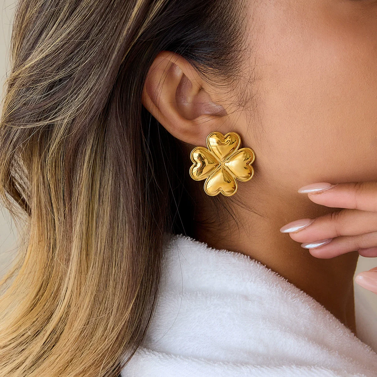 Wholesale Women's Highend Geometric Fourleaf Clover Stainless Steel Electroplated Earrings - Image 3