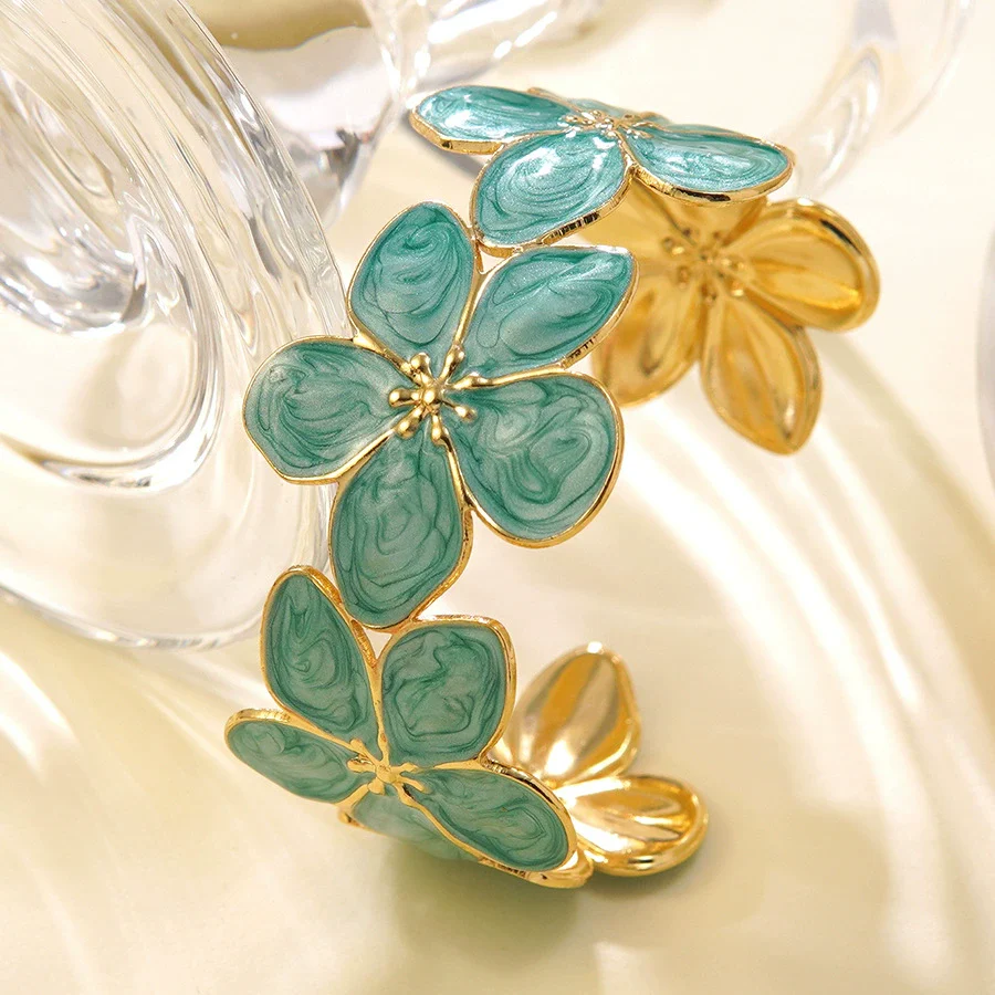 Wholesale Women's Highend Geometric Open Stainless Steel Oildripping Flower Bracelet - Image 3