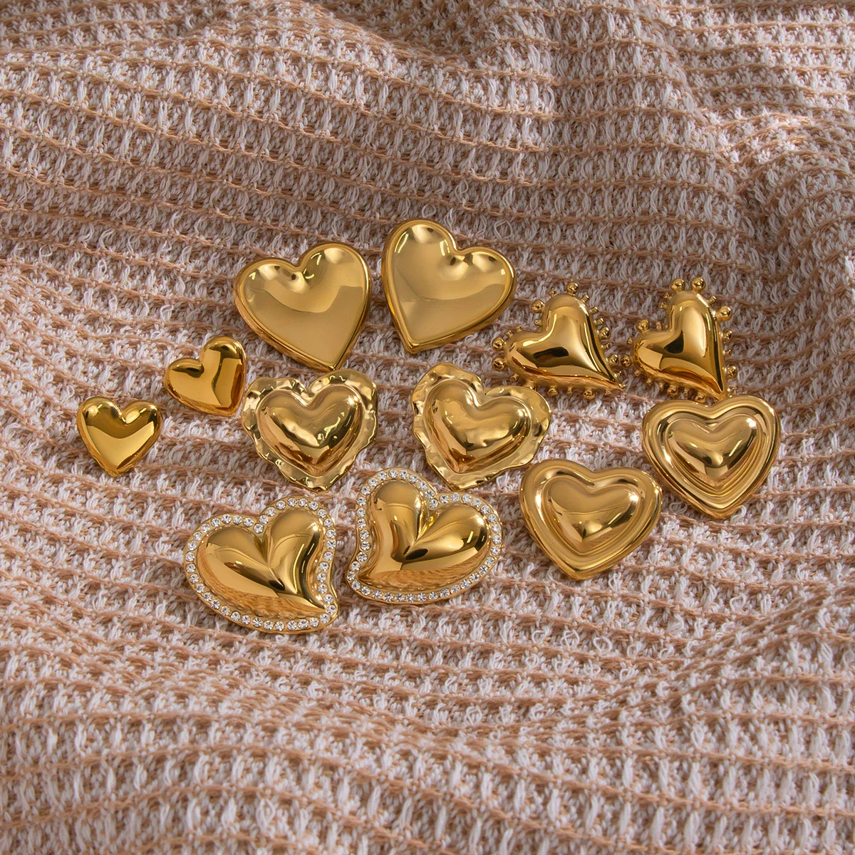 Wholesale Women's Highend Heart Shape Earrings With Pvd Furnace Vacuum Real Gold Plating Stainless Steel Ear Needles