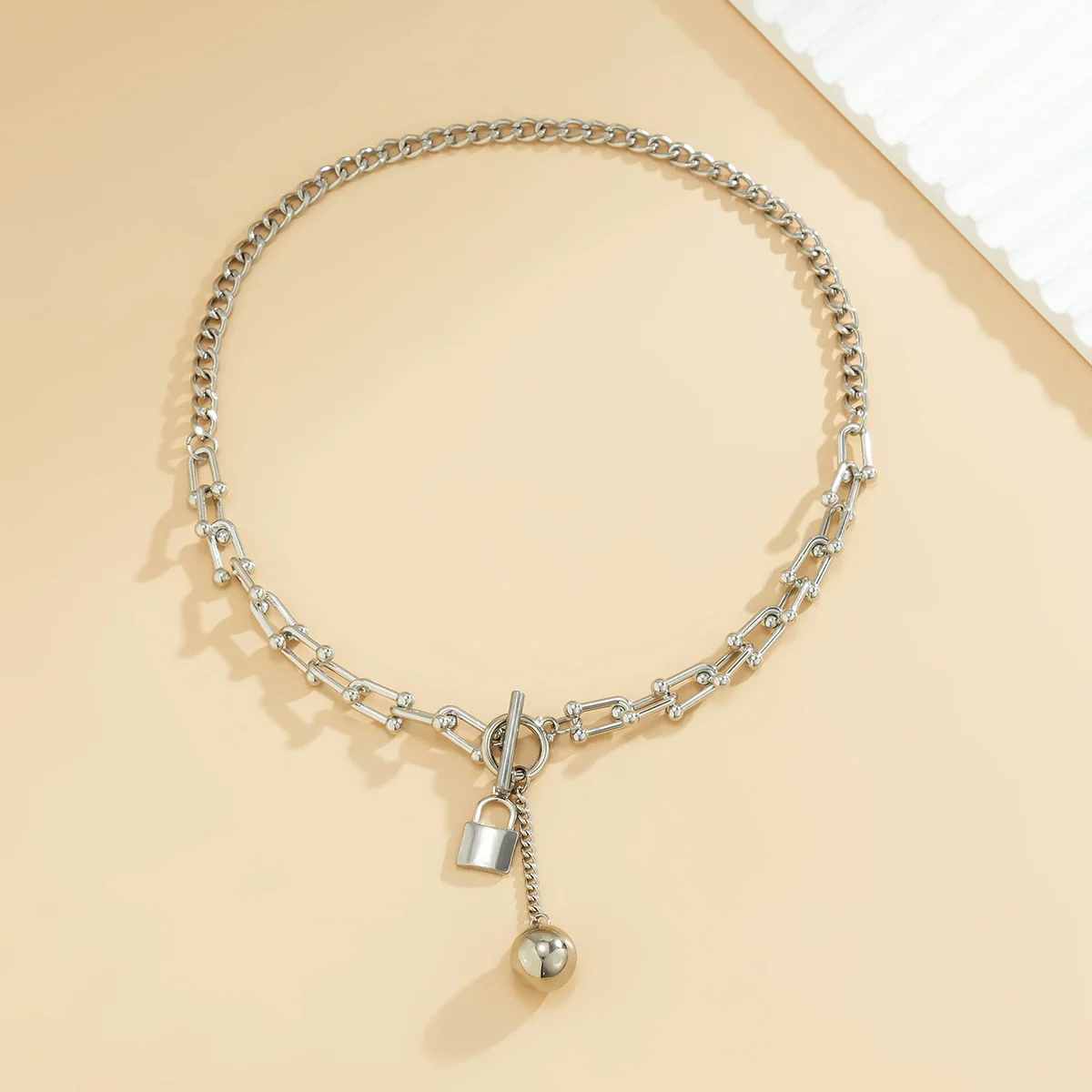 Wholesale Women's Hip Hop Style Iron Chain Alloy Heart Shape Pendant Necklace With Electroplating Treatment - Image 4