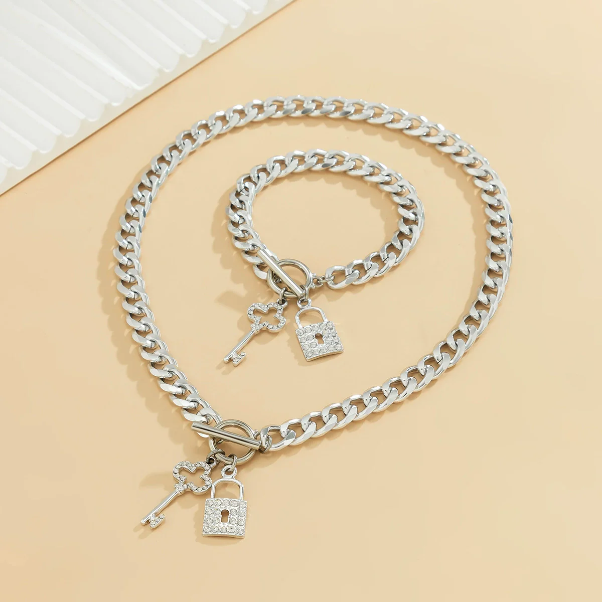 Wholesale Women's Hip Hop Style Iron Chain Alloy Heart Shape Pendant Necklace With Electroplating Treatment - Image 7
