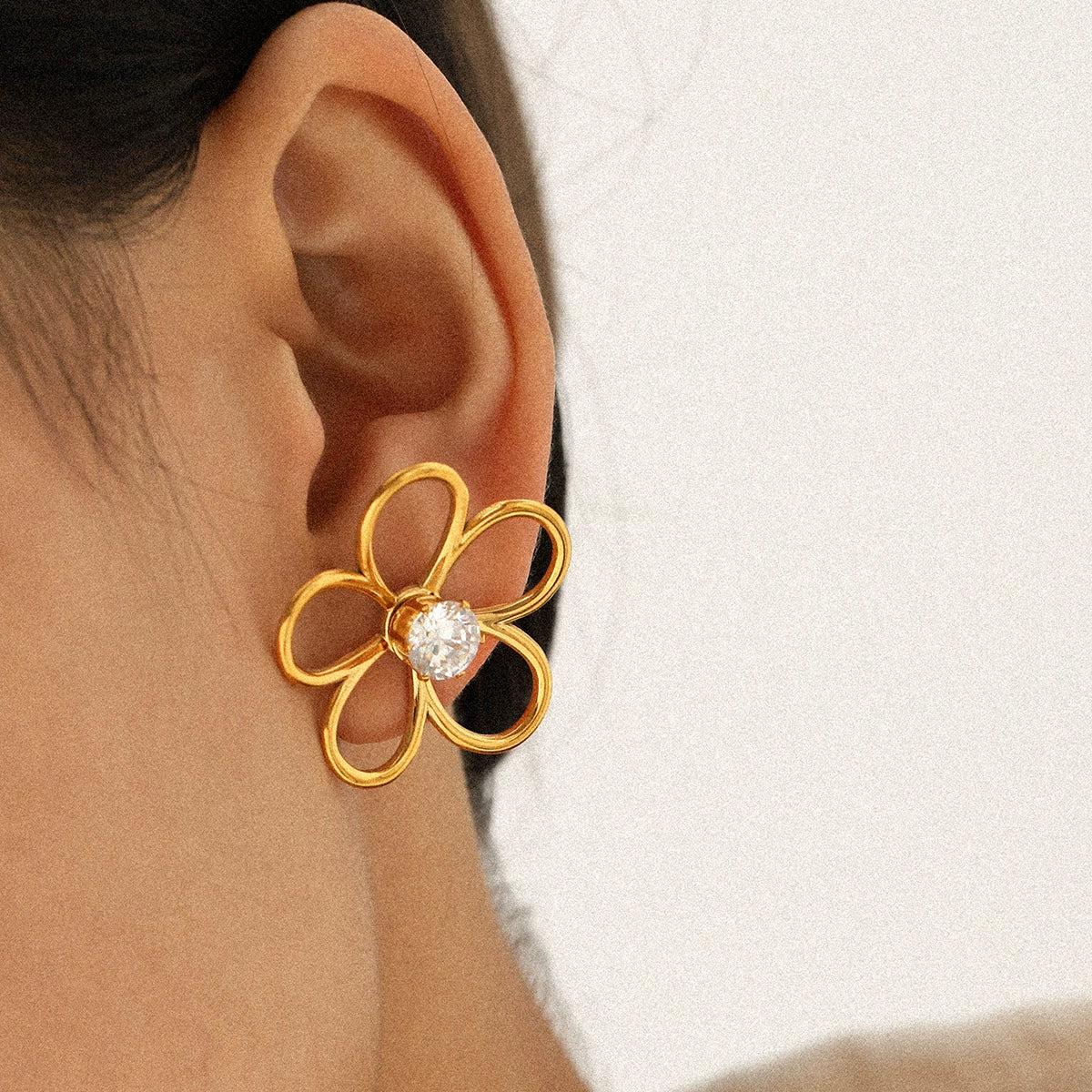 Wholesale Women's Hollow Stainless Steel Geometric Flower Zircon Inlaid Earrings - Image 2