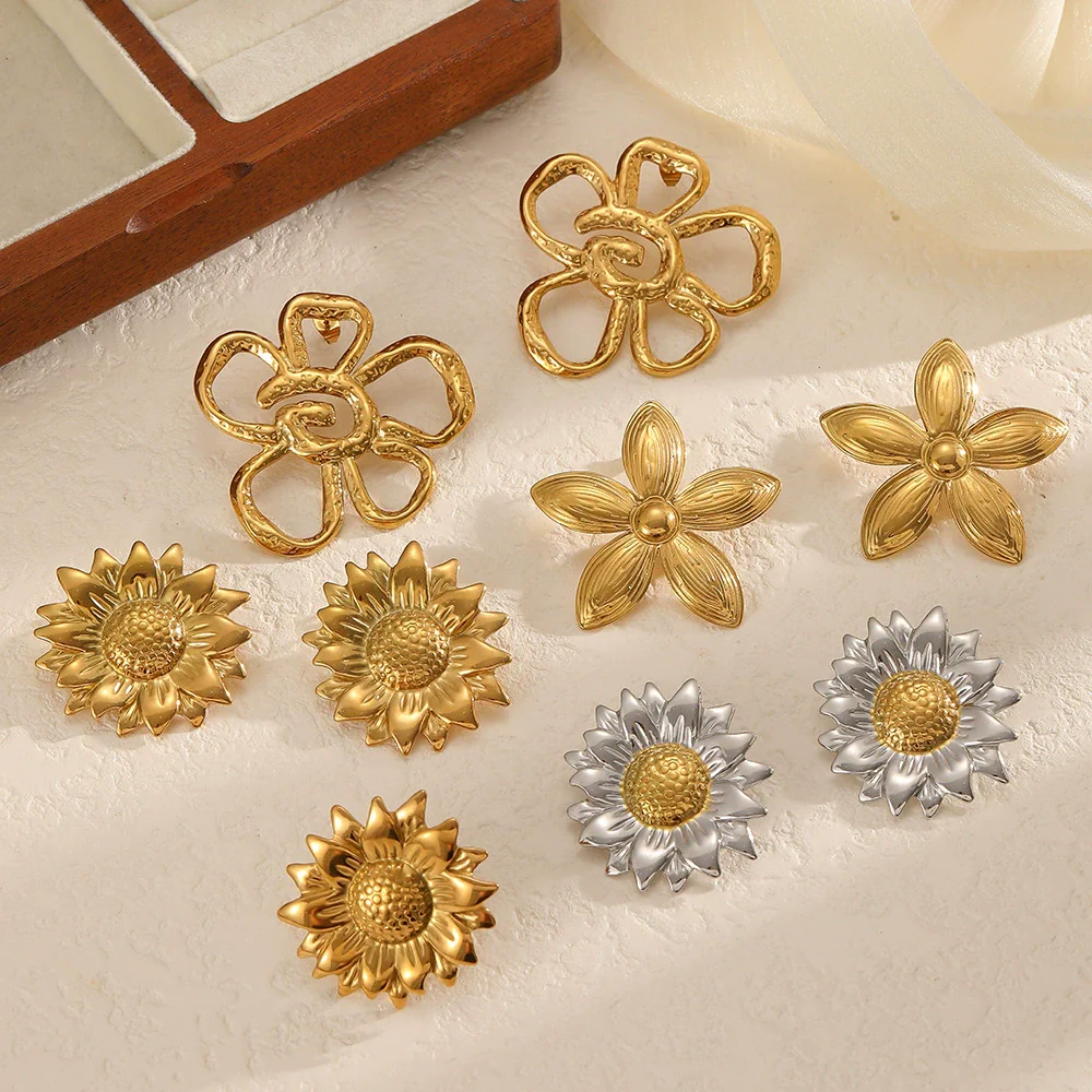 Wholesale Women's Ins Style Flower Pattern Titanium Steel And Stainless Steel Earrings With Pvd Furnace Vacuum Real Gold Plating