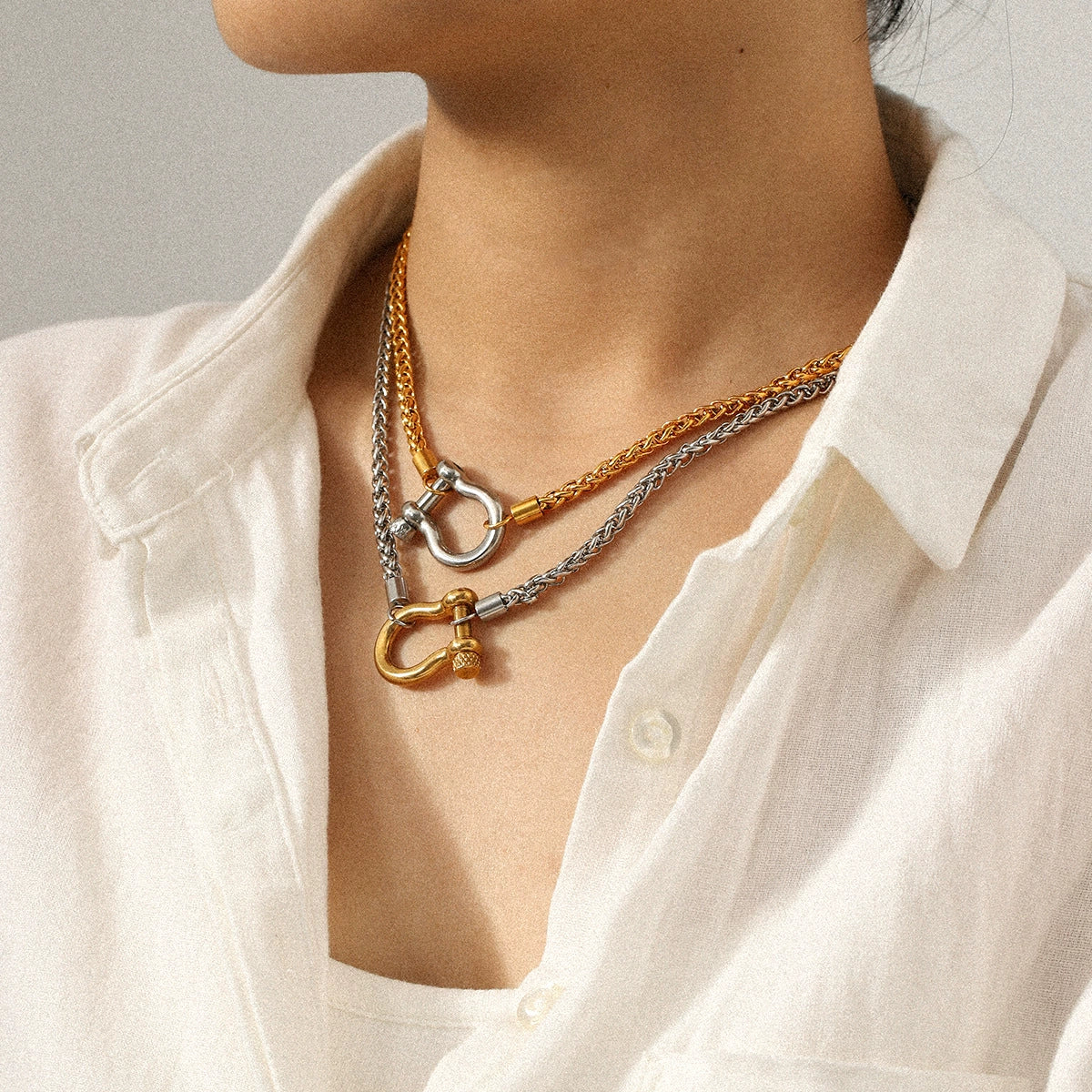 Wholesale Women's Ins Style Geometric Gold Plated Stainless Steel Carabiner Pendant Thick Chain Necklace