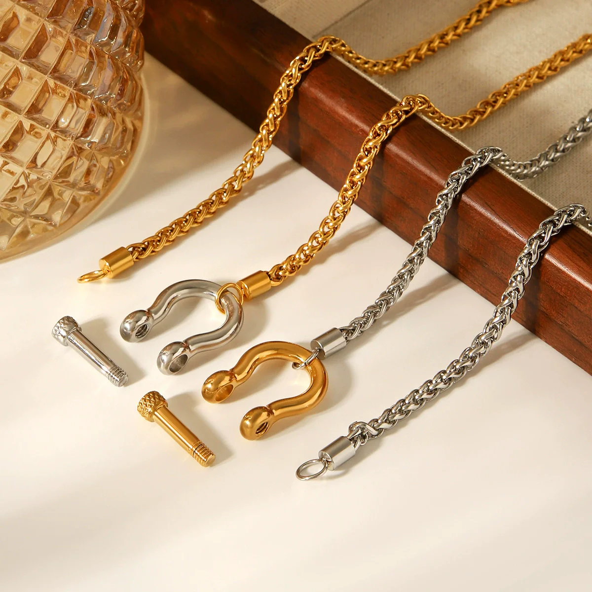 Wholesale Women's Ins Style Geometric Gold Plated Stainless Steel Carabiner Pendant Thick Chain Necklace - Image 4