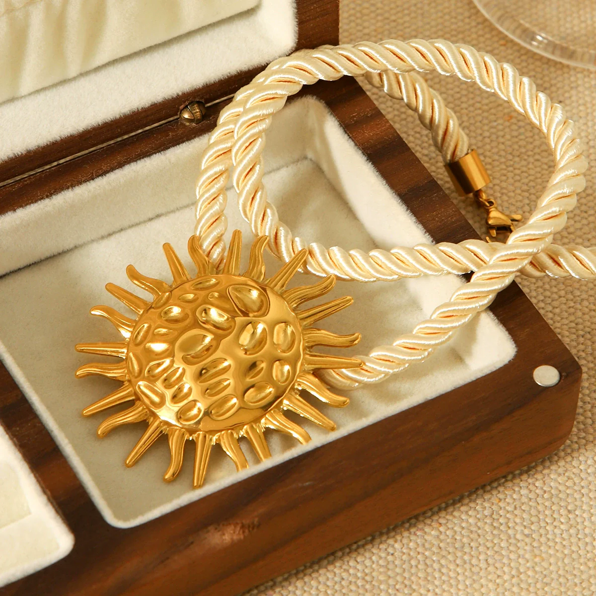 Wholesale Women's Ins Style Minimalist Geometric Stainless Steel Hammered Sun Pendant Necklace With Twist Chain And Electroplating - Image 4