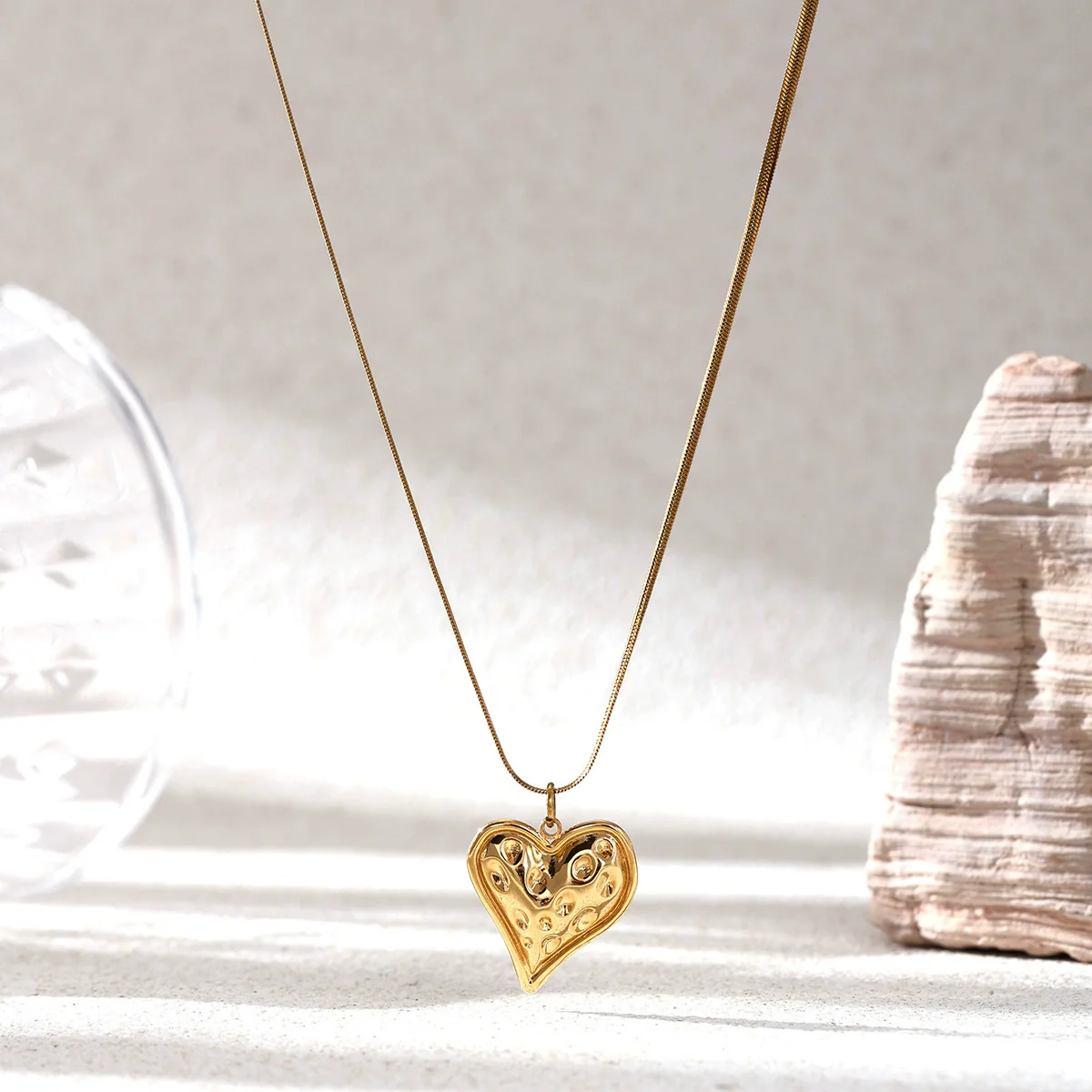 Wholesale Women's Ins Style Minimalist Stainless Steel And Titanium Steel Electroplated Hammered Heart Pendant Sweater Chain Necklace