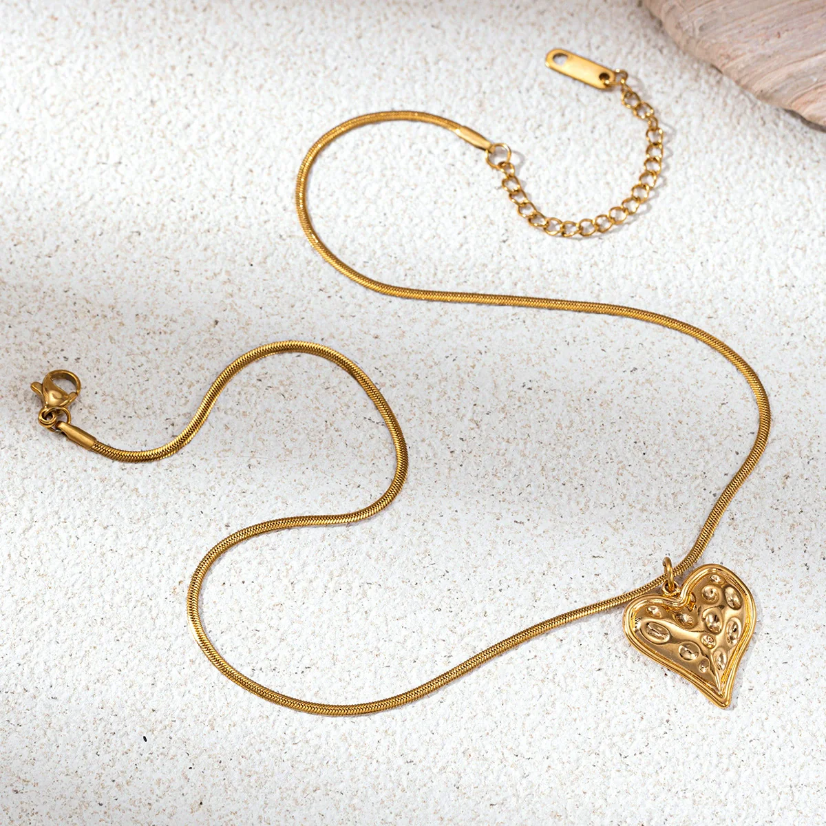 Wholesale Women's Ins Style Minimalist Stainless Steel And Titanium Steel Electroplated Hammered Heart Pendant Sweater Chain Necklace - Image 3