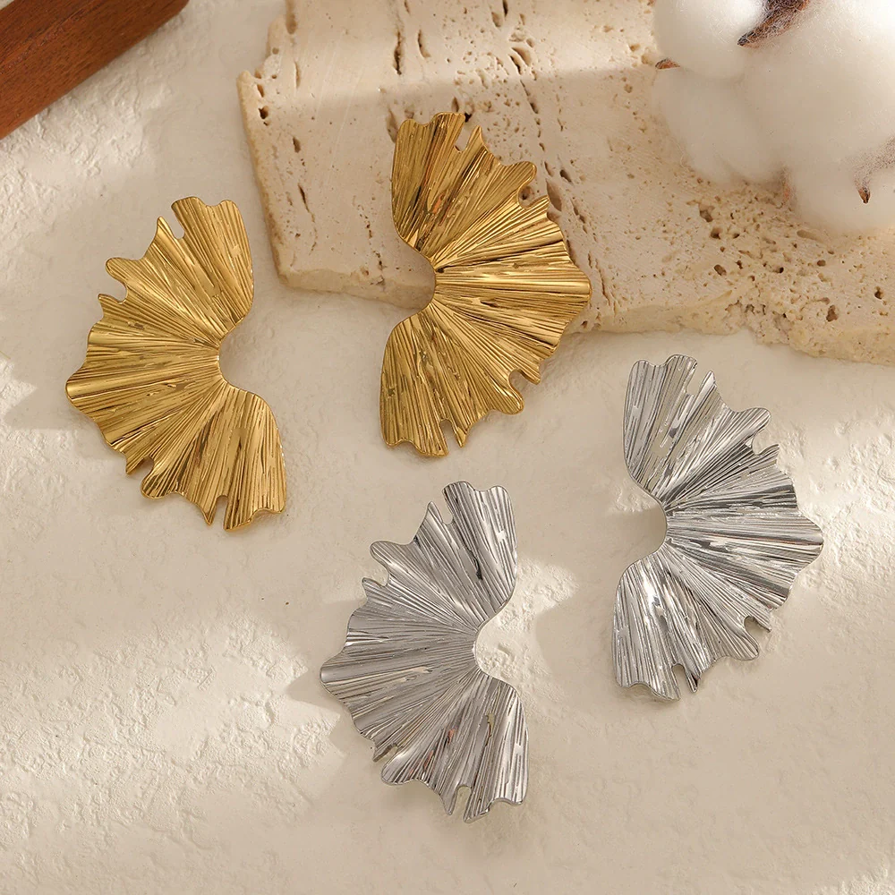 Wholesale Women's Ins Style Pleated Texture Titanium Steel And Stainless Steel Leaf Earrings With Pvd Furnace Vacuum Real Gold Plating - Image 3