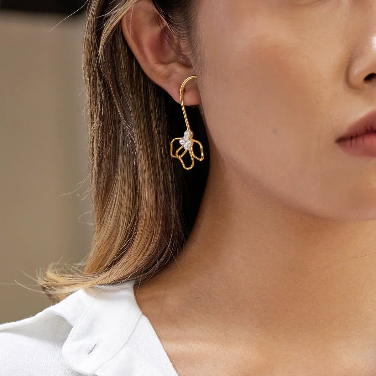 Wholesale Women's Ins Style Stainless Steel Electroplated Gold Flower Shape Cut Out Earrings