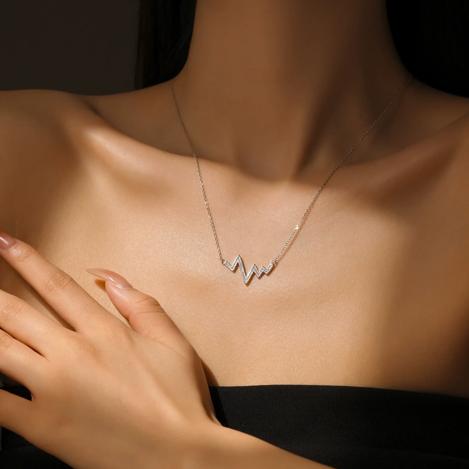 Wholesale Women's Jewelry 925 Sterling Silver Geometric Wave Heart Pendant Necklace With Electroplating Platinum 18K Gold - Image 2