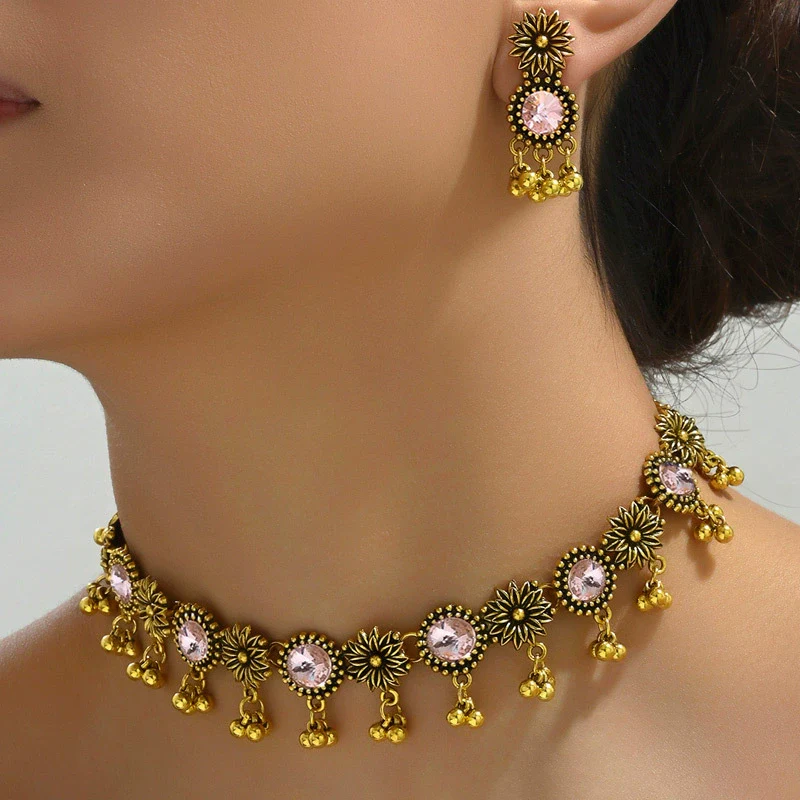 Wholesale Women's Jewelry Alloy Geometric Vintage Flower Flash Diamond Drop Pendant Necklace With Electroplating And Twist Chain - Image 2