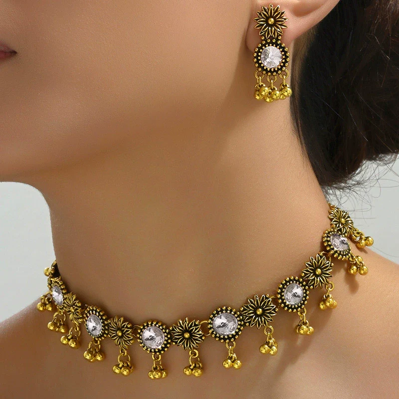 Wholesale Women's Jewelry Alloy Geometric Vintage Flower Flash Diamond Drop Pendant Necklace With Electroplating And Twist Chain - Image 5