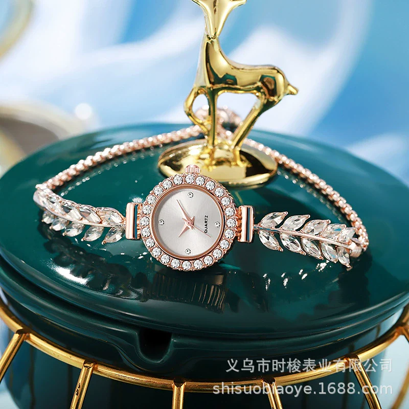 Wholesale Women's Leisure Quartz Watch Alloy Material Round Dial Rhinestone Jewelry - Image 6