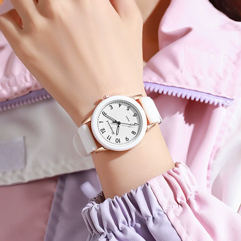 Wholesale Women's Leisure Quartz Watch With Alloy Case And Silicone Strap In Round Shape - Image 2