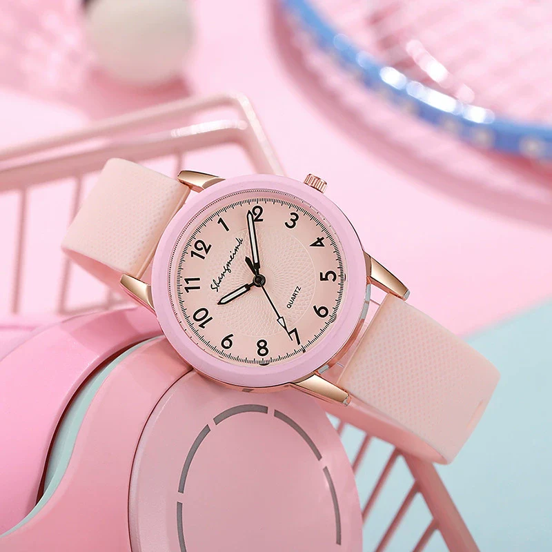 Wholesale Women's Leisure Quartz Watch With Alloy Case And Silicone Strap In Round Shape - Image 3